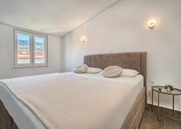3rd Floor * Kastela
