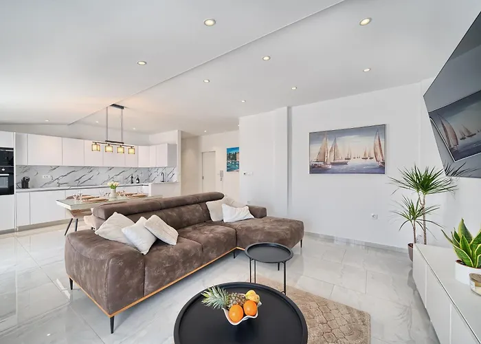 Apartment 3rd Floor *